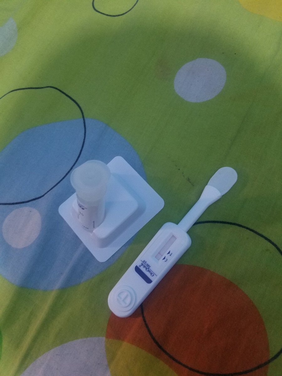 Rirewaju's tweet photo. I just took my Oral HIV self test 

Gues who is negative 🤘🤘✊

Another month of 😆 assured..Thank you @slidesafeng https://t.co/cmJRLAPn2h