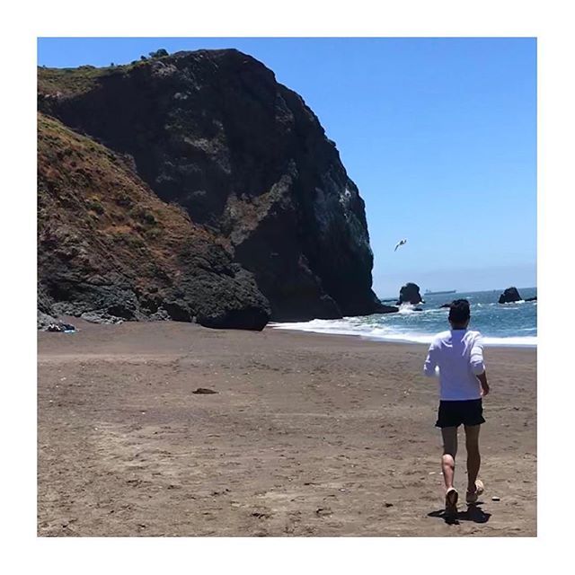 SUNDAY FUNDAY: So great being back home and enjoying the beauty of Marin 🏃🏻‍♂️ #morningrun #tennesseevalley #muirwoods #pacificocean #inspiration #blakekuwahara #designmatters #naturematters