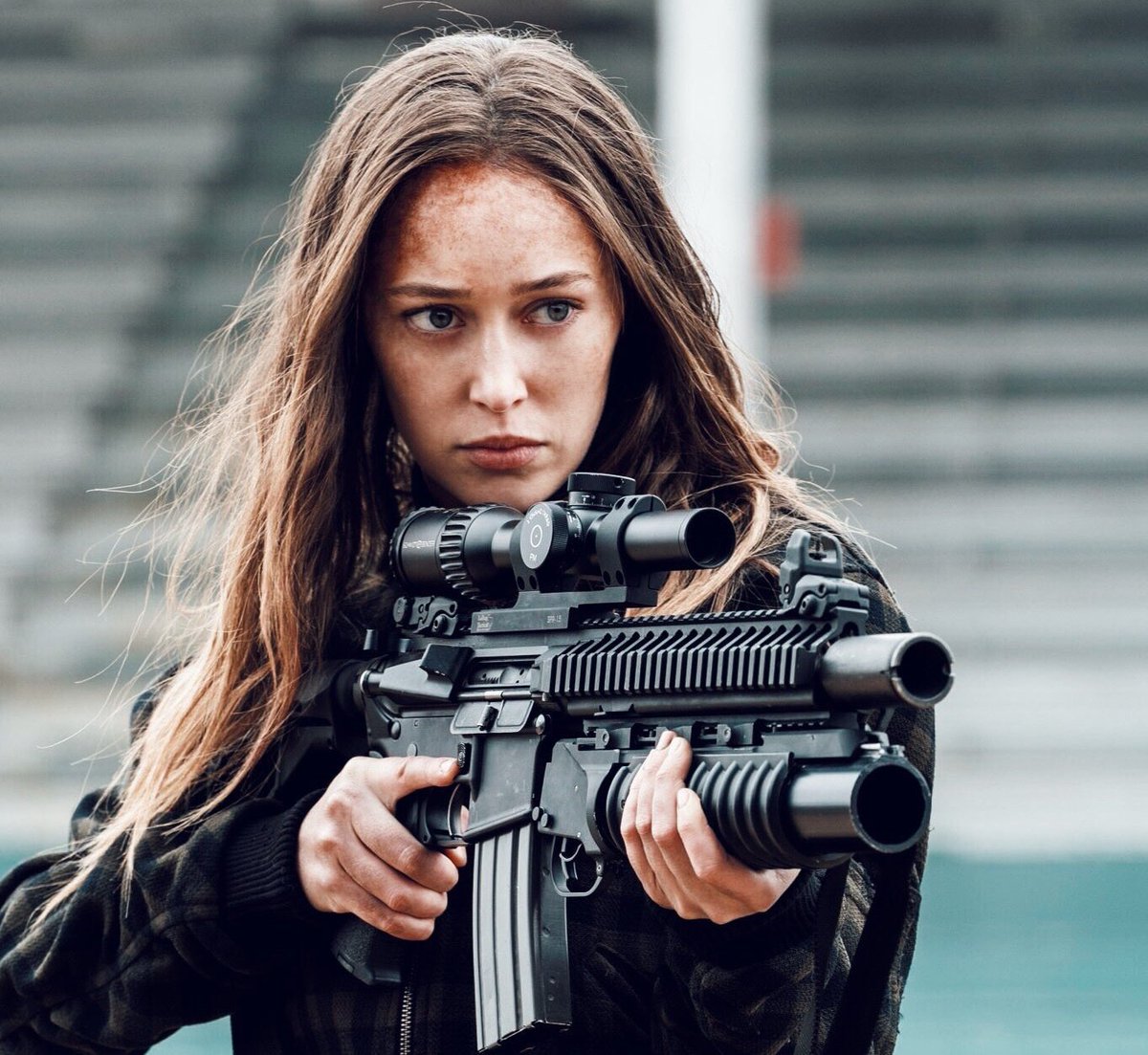 heda_clexa's tweet image. chanel             vs                chanel 

because in this house we love and support both these legends and don’t bring them down.