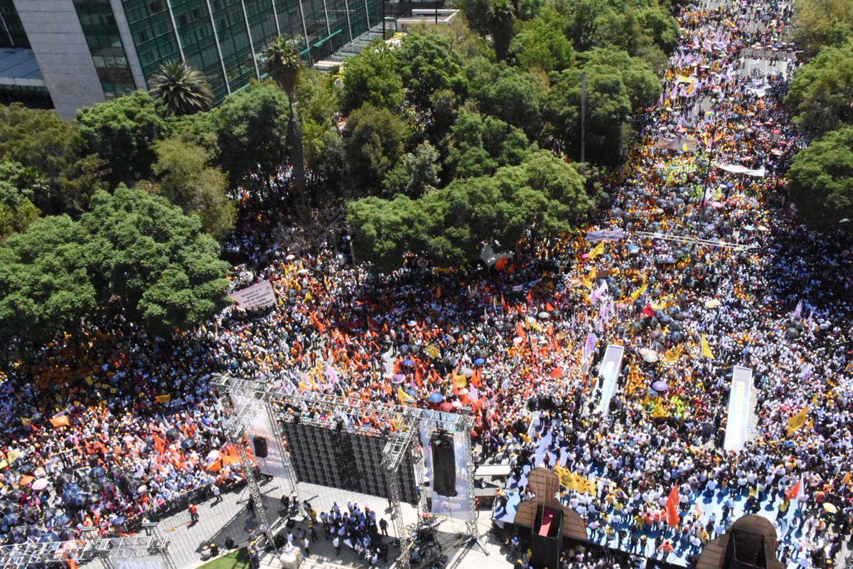 Ale_BarralesM's tweet photo. Gracias a las y los ciudadanos que nos acompañaron este domingo en el Ángel.
 
Una vez más demostramos que cuando se trabaja con el corazón, se alcanza lo que se propone. #VamosAGanar https://t.co/kv6Z5gwbL5