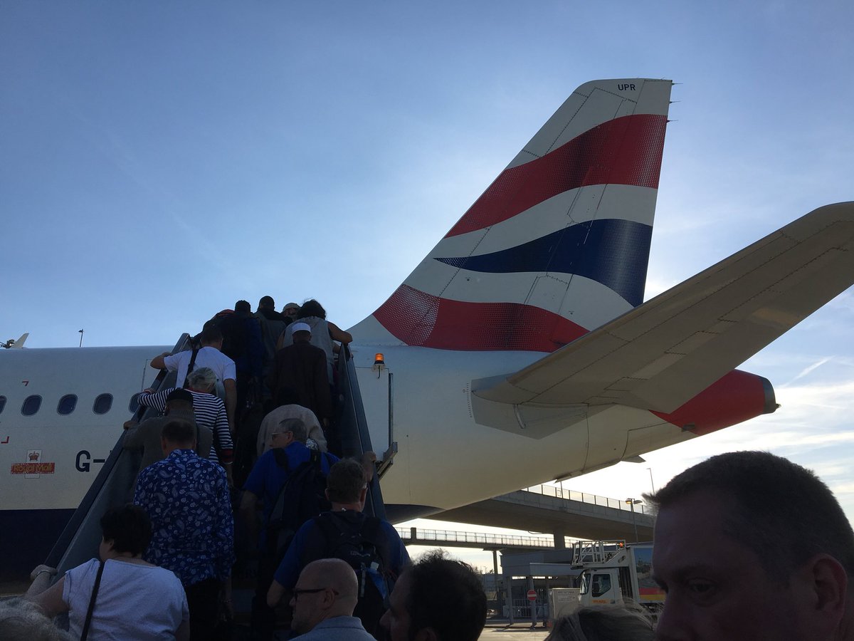 alexisk79's tweet photo. Now boarding the second aircraft to #MAN #BA1396 #GEUPR https://t.co/yMX8w818hx