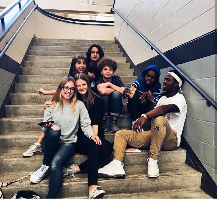 kemalinesweety's tweet photo. no puedo explicar lo que extraño a estas personitas y el fandom unido pidiendo por la s2, se rompió mi corazón https://t.co/JFY8zzS7Ar