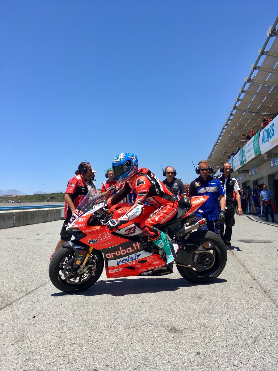 Laguna Seca 🇺🇸
To the grid we go for Race 2! ✊🏻

#ArubaRacing #WorldSBK #forzaducati