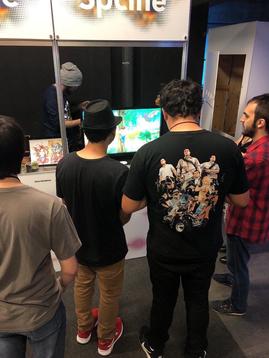 fuchsia_studio's tweet photo. Game play a todo vapor #bigfestival2018 #big https://t.co/ScPUdCGfzc