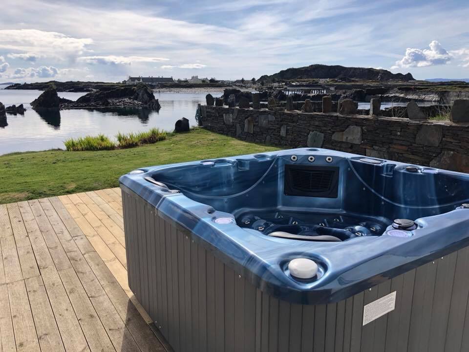 Our Monaco #hottub in Ocean Blue 🔵 £3,199 delivered &amp; positioned. 12 Months 0% APR Representative Available. 🖥 luxespa.co.uk | ☎️ 0800 009 6025 | ✉️ sales@luxespa.co.uk

#hottubs #spas #oban #scotland #luxury #spa #pool