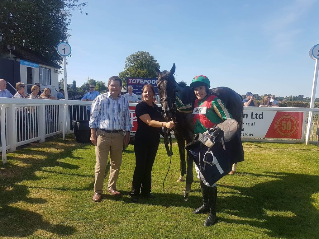 DavidPipeRacing's tweet photo. Great to finally get this chaps head in front over hurdles. Great front running ride from @tommyscu @WorcesterRaces #celestialpath https://t.co/VqZAcrAo36 https://t.co/5EWXzboMXy