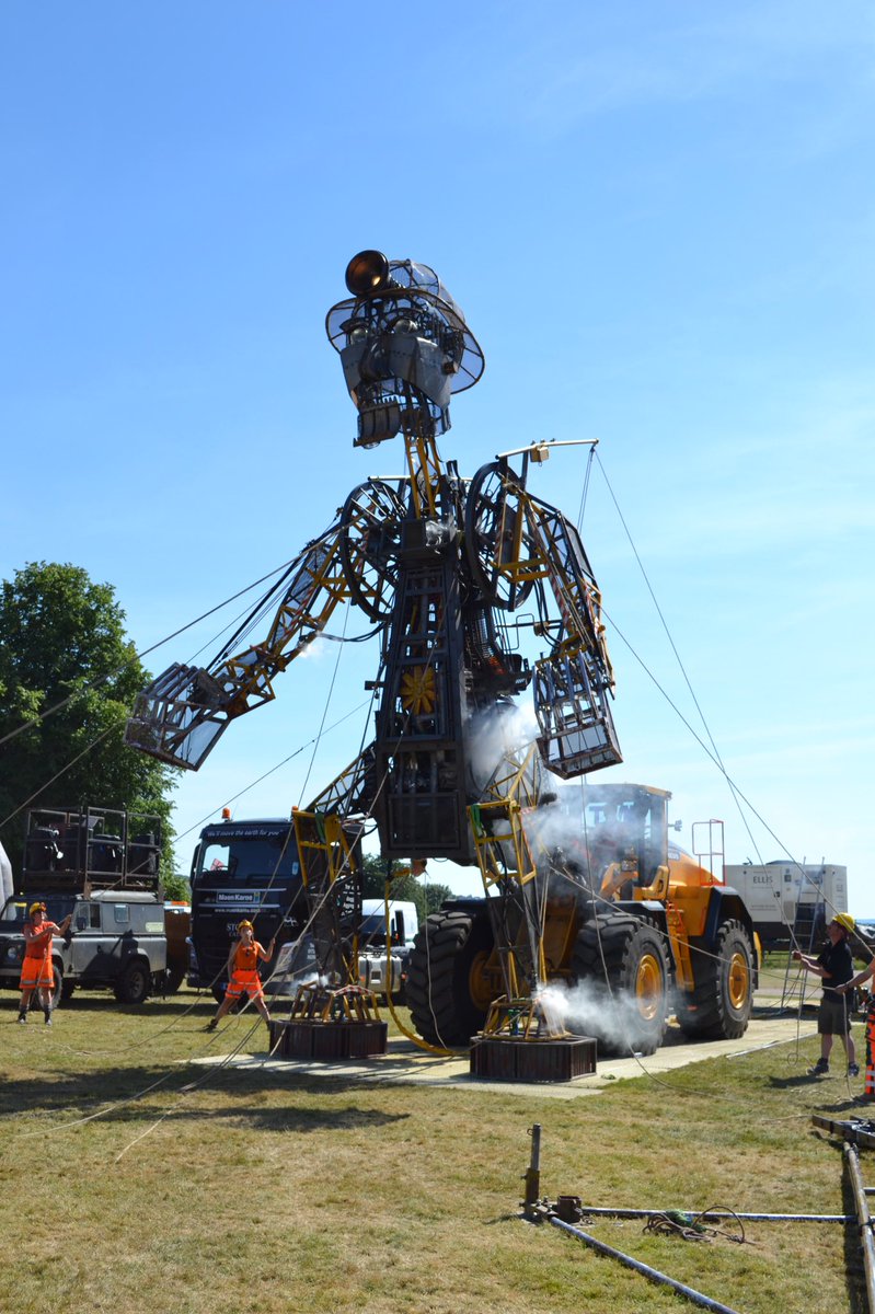 lorripops's tweet photo. A great afternoon @Wentworth_house for #ManEngine #wegreatplace A wonderful setting for a spectacular show 👏 https://t.co/QRVRzkcYRZ
