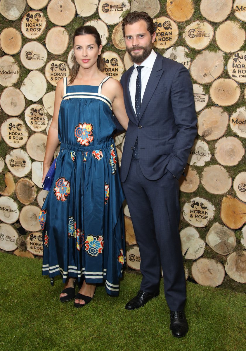 RoratoSilvia's tweet photo. #JamieDornan #AmeliaWarner #JamieAndMillie #TheyAreFabulous #BluIsThePerfectColor #HoranAndRose Thanks so much @EverythingJDcom https://t.co/cnnB4jhy2a
