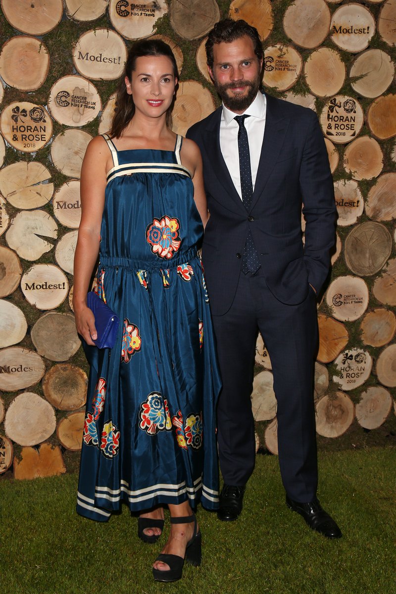 RoratoSilvia's tweet photo. #JamieDornan #AmeliaWarner #JamieAndMillie #TheyAreFabulous #BluIsThePerfectColor #HoranAndRose Thanks so much @EverythingJDcom https://t.co/cnnB4jhy2a