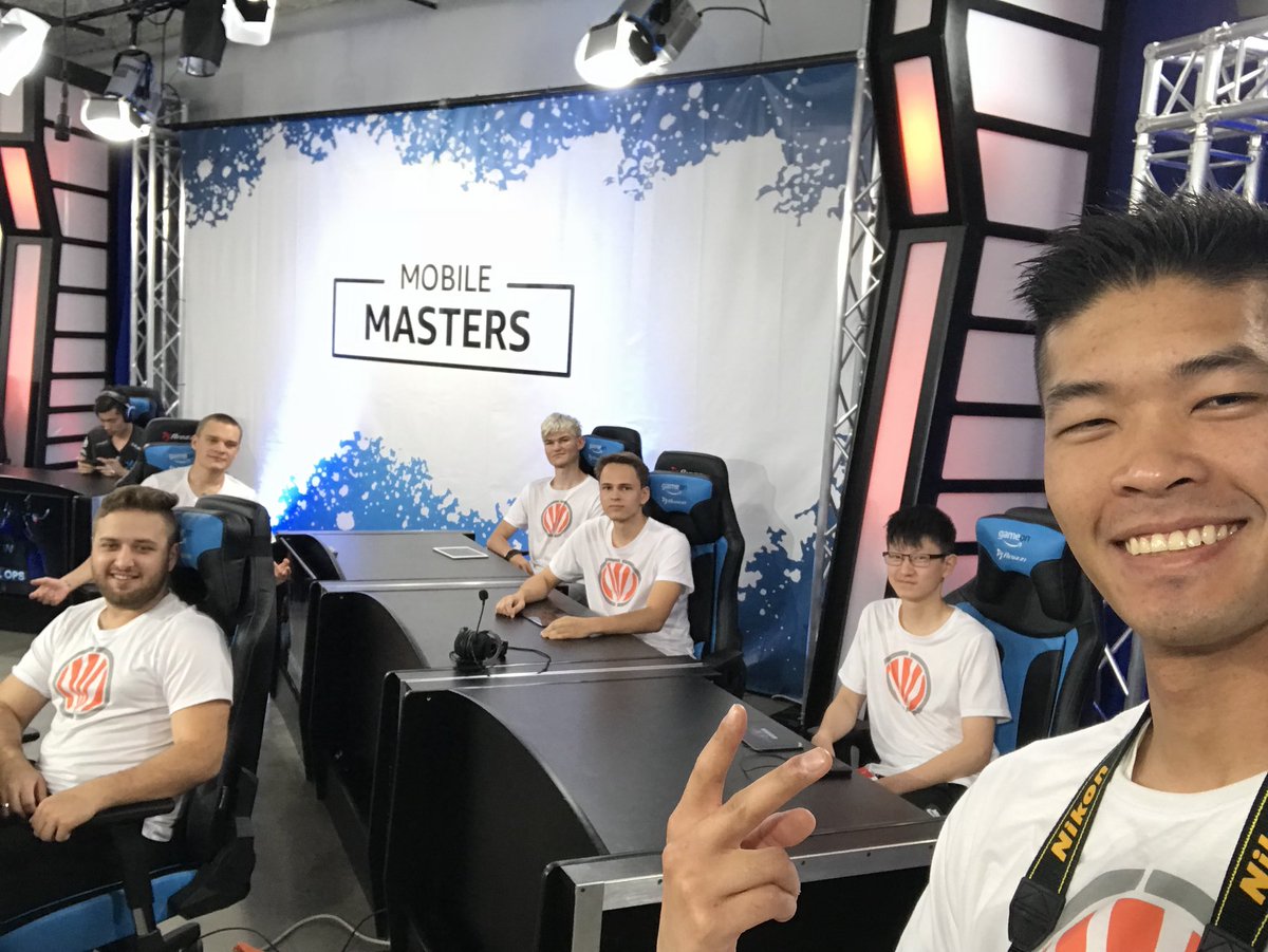 thedondezey's tweet image. Ayyy we on stage! @AbzNoFlabz @i0sAngel @TheFakeAdjure @kingscheerio @KingKubaa #mobilemasters
