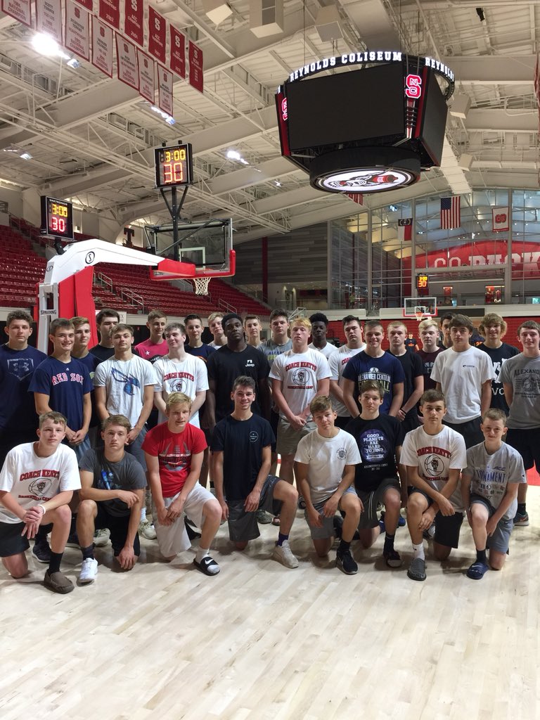 acmenshoops's tweet photo. Great week at camp with our guys! Our guys got better and played really well at times! We will continue to take advantage of opportunities to GET BETTER! #CougHoops https://t.co/Xlk3XxBQ2Q