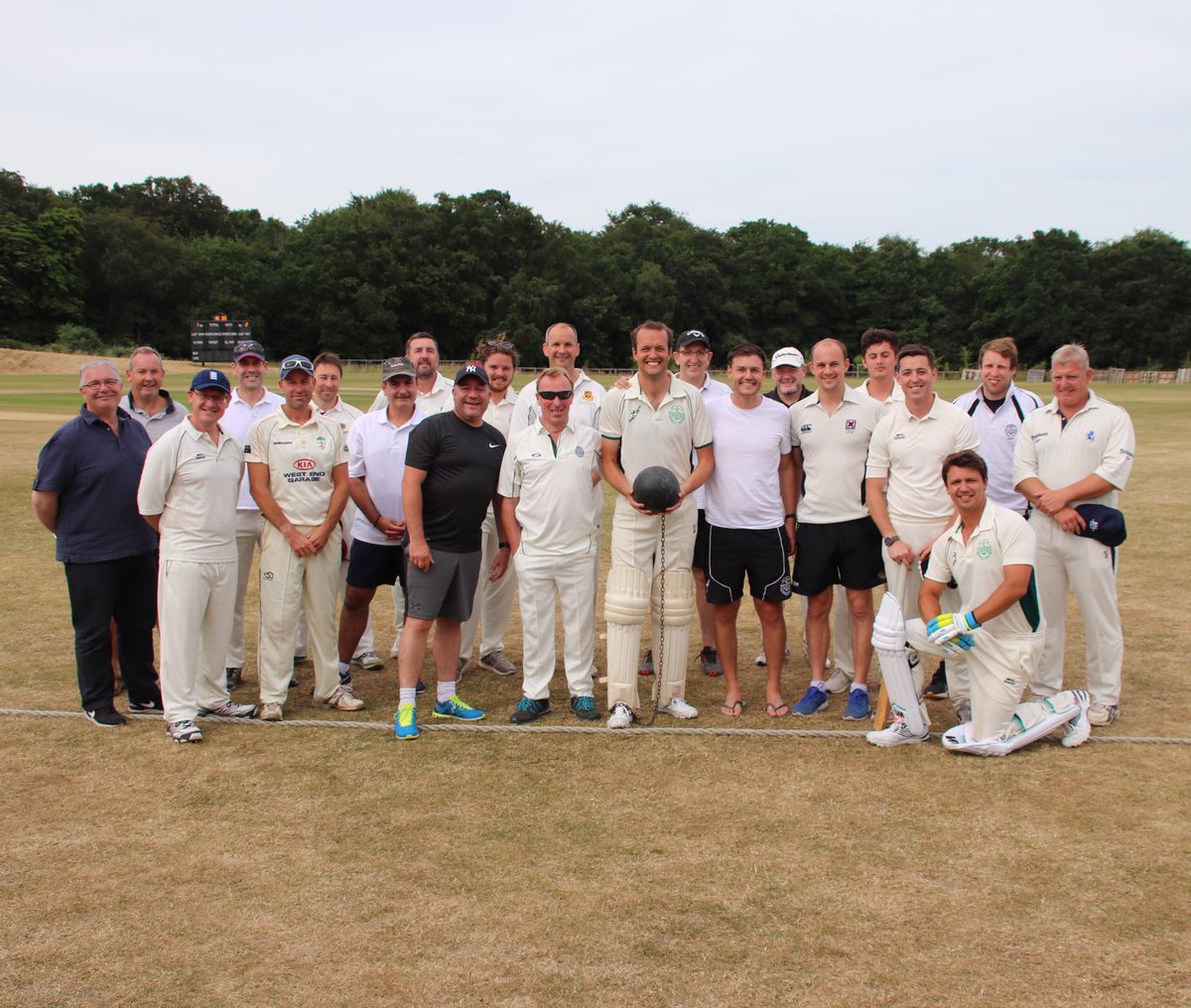 MandyBye18's tweet photo. Fabulous afternoon of cricket! Dads vs. @GordonsPEDept 🏏 https://t.co/Sv8uEcKAwX