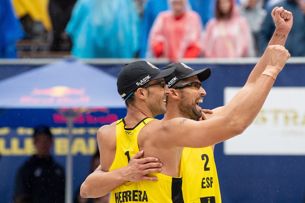 Herrera_Gavira's tweet image. Oroooooooo en Ostrava 4estrellas!!!!
Increíble torneo!
#BeachVolleyball #Volleyball #beachvolley #FivbWorldTour #voleyplaya #voleibol #Gold