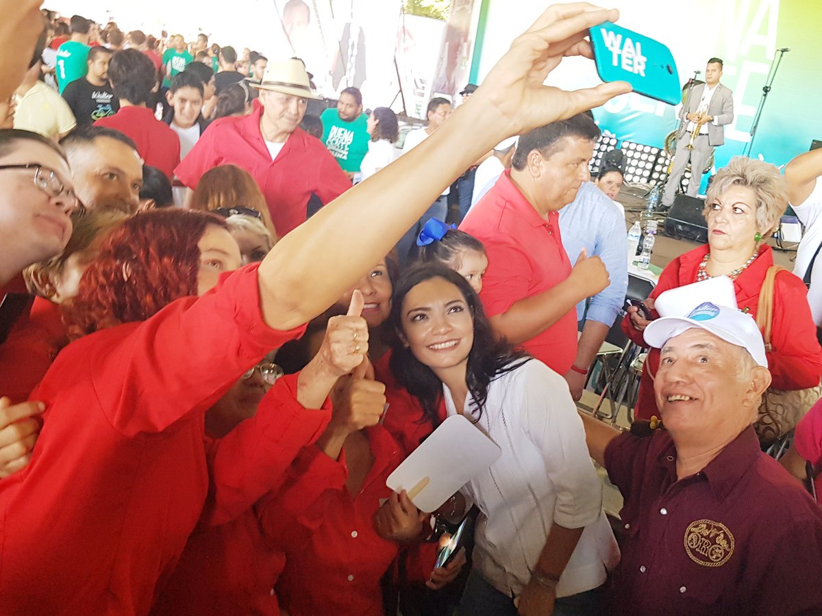 Mely_Romero's tweet photo. Gran Cierre de Campaña de mi amigo Walter Oldenbourg, somos el equipo ganador. 

#SomosEquipo
#5de5PRI https://t.co/yRAsRn7bRt