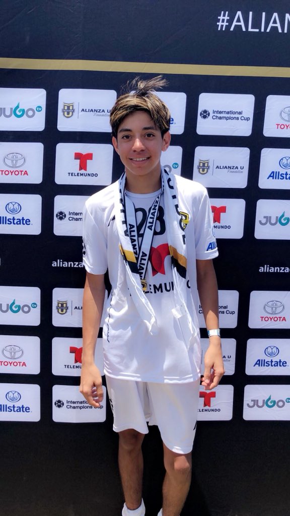 10_saldana's tweet image. 400 kids, got top 5. It all started with one dream. One step closer 💙⚽️