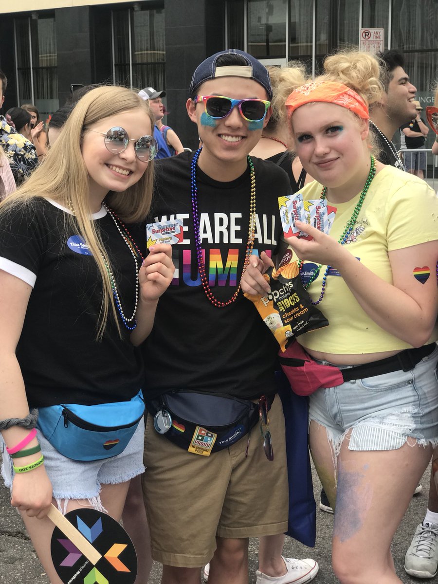 967PrideRadio's tweet photo. Happy to support Twin Cities Pride in the Parade! #967PRIDERADIO #TCPride @TwinCitiesPride #summersuprizes @Mallofamerica https://t.co/855lhvSFKk