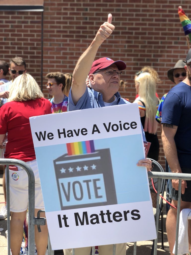 cookcountyclerk's tweet photo. Marching for #equality in #ChicagoPride2018!
This parade is always one of the highlights of the year! #CookCountyPride #LoveIsLove #twill #LGBTQ #lgbtchicago #RegisterToVote #Democracy https://t.co/rruWDRb56A