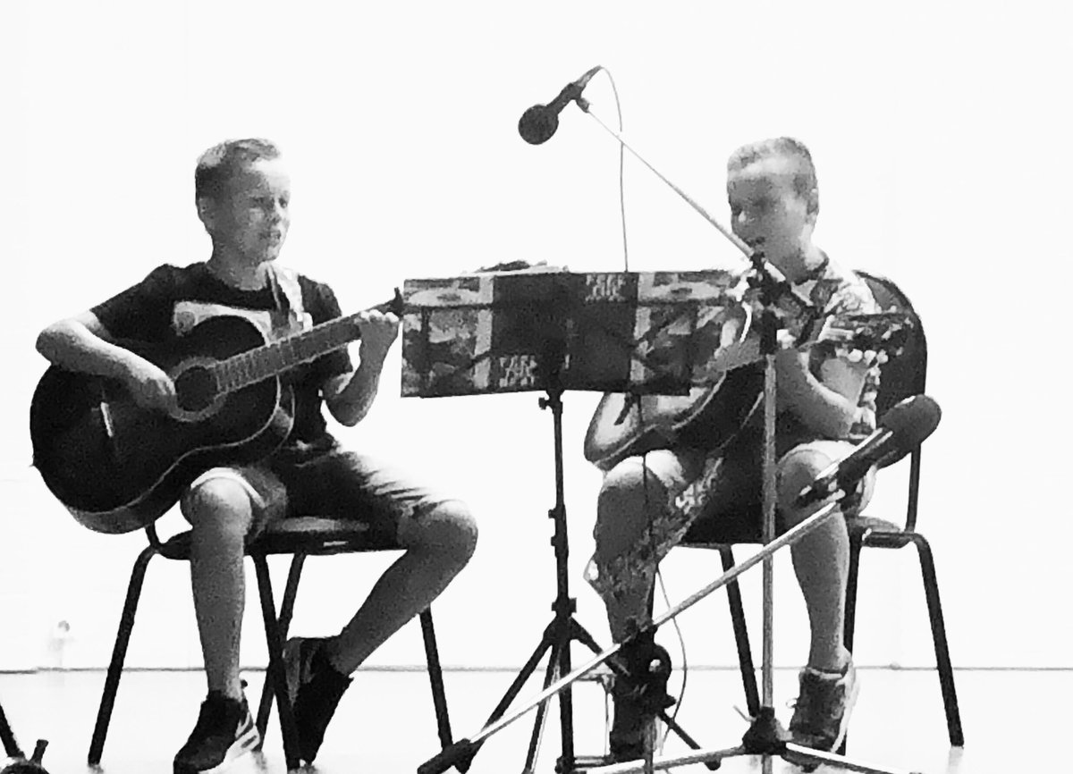 Onze tweeling vandaag op het open podium in #Herpen #Avicii #gitaar #11jaar                 youtu.be/-TNvP5K1We0 via <a href="/YouTube/">YouTube</a>