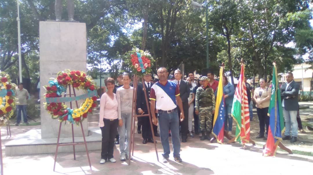 AlcOrlMiranda's tweet photo. Jiménez #BatallaDeCarabobo Día del Ejército Bolivariano Honramos con acto Cívico-Militar y entrega de reconocimiento https://t.co/EYbfr6GlPl