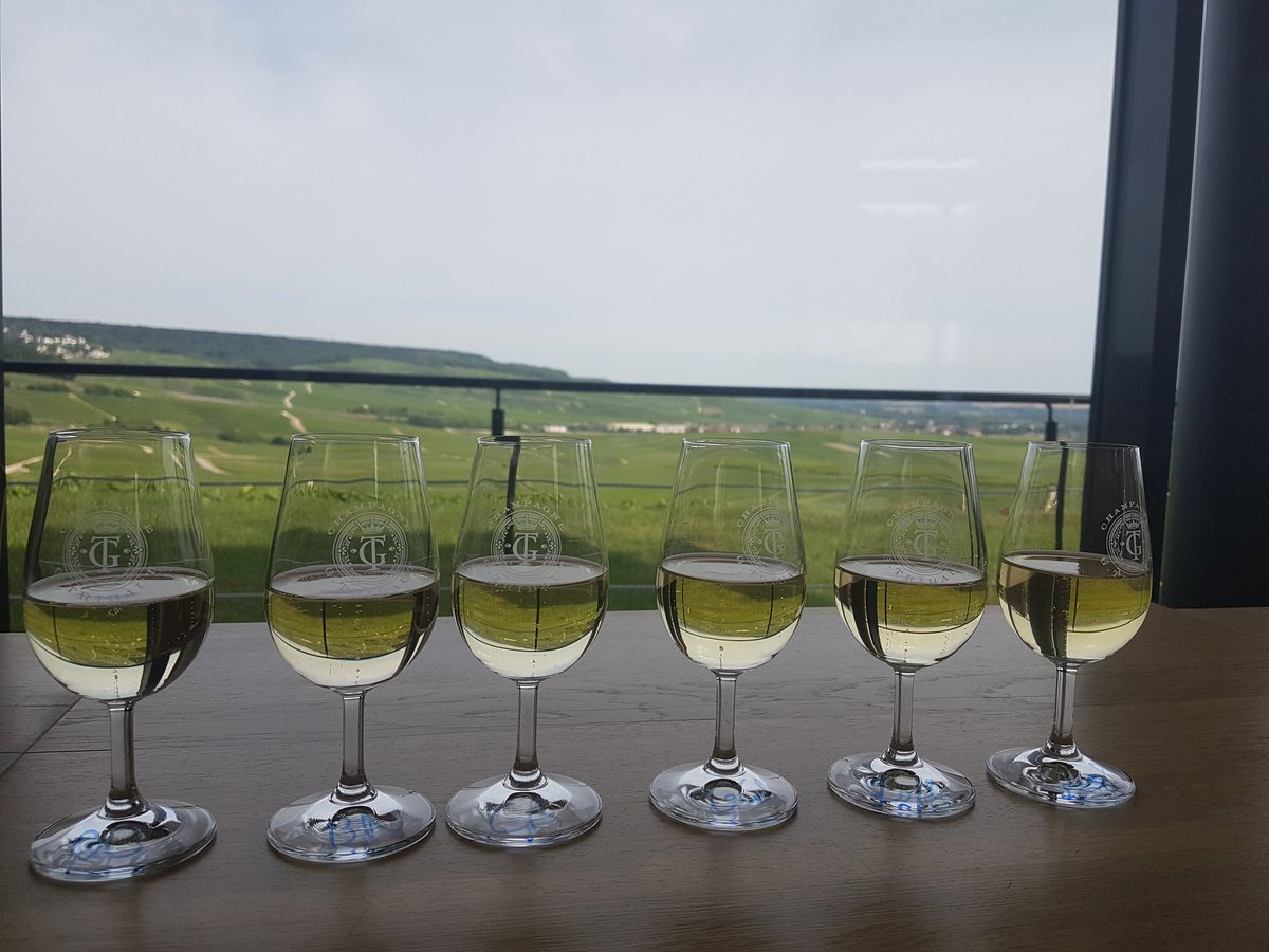 andreacarozzo4's tweet photo. #Champagne per brindare ad un incontro!! #Reims #tribaut @piperheidsieck #winebusiness #fedyk @champodelux @DomenicoDoronzo #tattinger https://t.co/hw9nbtSN7N
