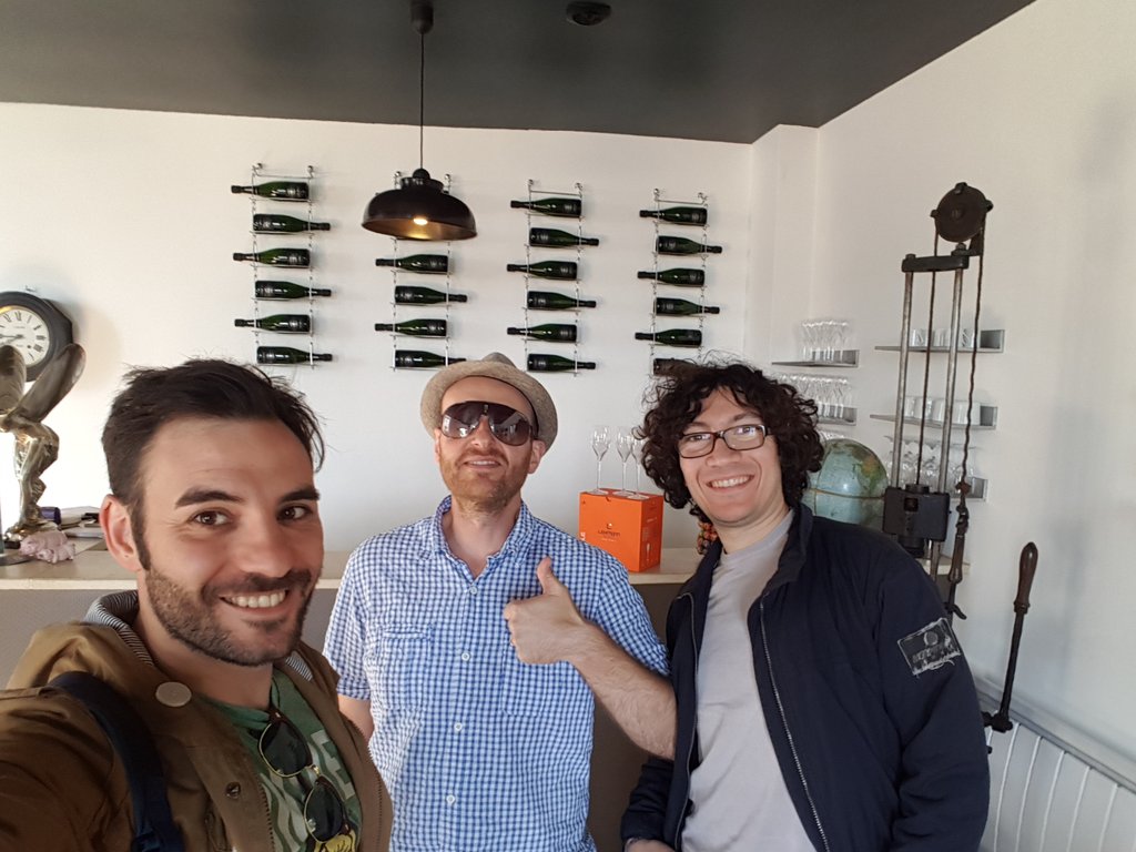 andreacarozzo4's tweet photo. #Champagne per brindare ad un incontro!! #Reims #tribaut @piperheidsieck #winebusiness #fedyk @champodelux @DomenicoDoronzo #tattinger https://t.co/hw9nbtSN7N