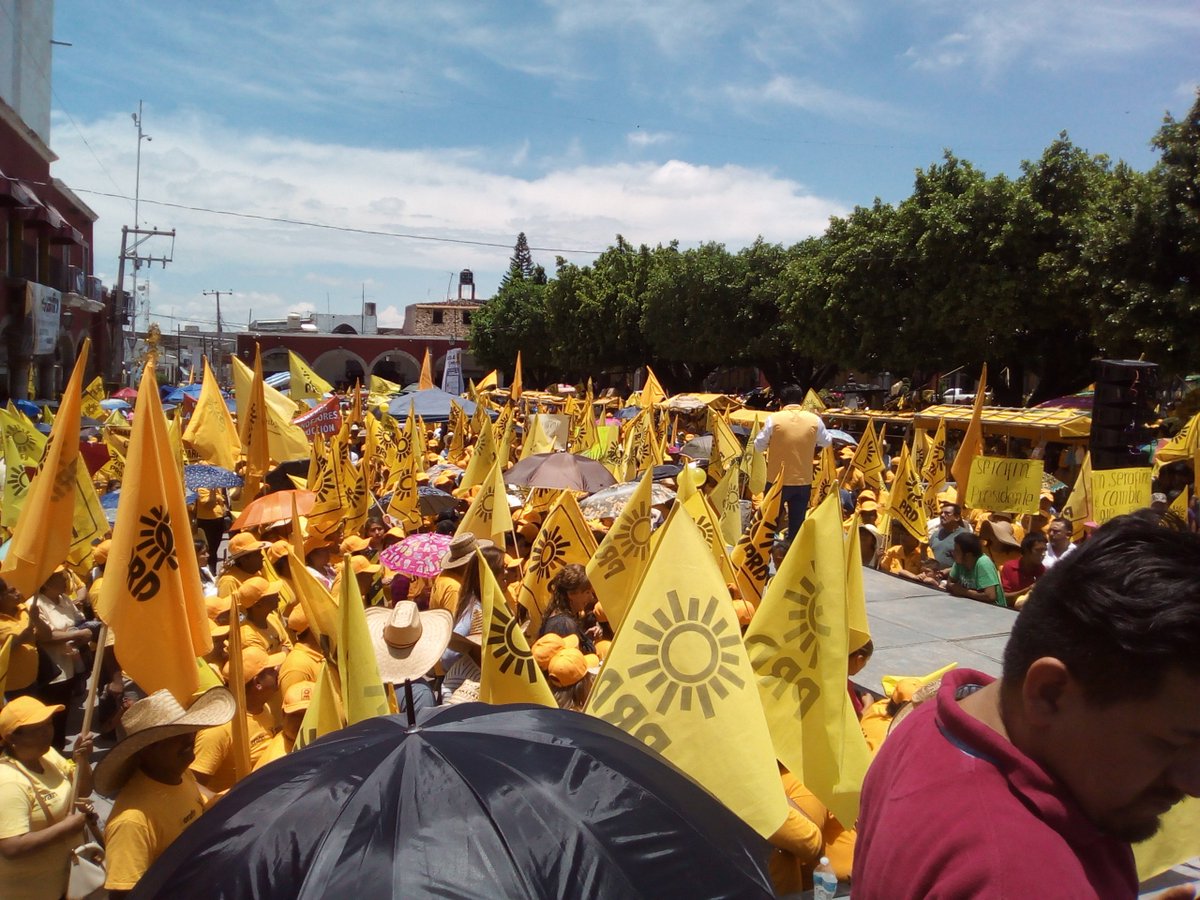 SerafinPrietoA's tweet photo. Ciudadano Santacrucense #PonteLaAmarilla y te invito a que este 1ro de julio #VotaPRD  cruza todas las boletas #PRD y apoyemos el proyecto integral con @PRDMexico https://t.co/VLKsgUWJS4