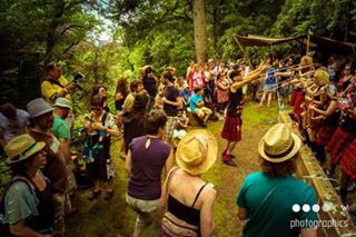 kelburnparties's tweet photo. With a heatwave coming this week let's cast our minds back to sunny Kelburns past. You won't believe how lush it is here in sun weeeeee! Last 150 tickets for The Kelburn Garden Party 2018 selling now: https://t.co/OTHWdOyFZn

#kelburnparties https://t.co/vHLGGPYT8O