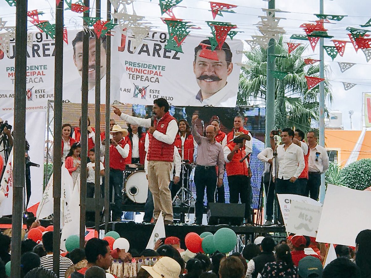 JuanCLastiri's tweet photo. Con @EnriqueDogerG_ @SergioJuarezMtz @H_AguilarV @Chalon_Ramos el #CambioSeguro llegará en pocos días, ha sido una campaña muy exitosa, la muestra está en la gran convocatoria aquí en #Tepeaca @JoseAMeadeK @PRIdePUEBLA @PRI_Nacional https://t.co/pZdCIuHJaz