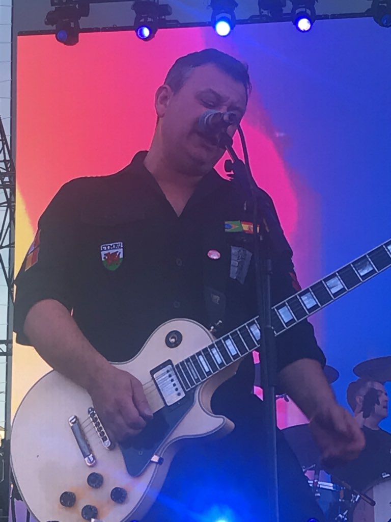 Manic street preachers killing it at the #IOWFestival