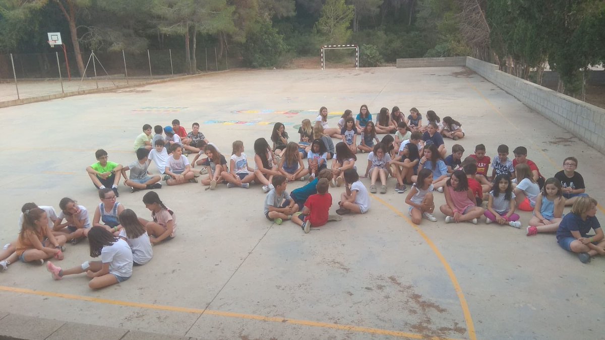 DominicosVLC's tweet photo. Ha empezado el campamento de verano de cole en nuestro albergue #ElTossal despegando al ‘El Espacio’ todos acoplados y preparando la velada. Os vamos contando... #verano #haciendocole ⛱ https://t.co/SYqCmY0j7J