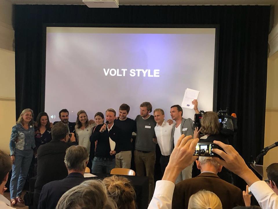 Venzon_Andrea's tweet photo. 48 hours of pure Volt energy! 
On Saturday, I attended the founding assembly of @VoltNederland, our 5th political party. 
On Sunday, I came to Milan to support @VoltItalia 's leadership meeting. 
I will continue to fight to change the way politics is done; are you with me?#reVolt https://t.co/3wNrqa5tSB
