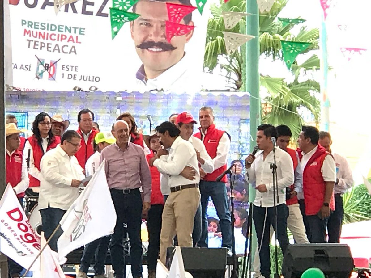 JuanCLastiri's tweet photo. Muchas familias de #Tepeaca están convencidas de las propuestas de @SergioJuarezMtz @EnriqueDogerG_  @H_AguilarV @Chalon_Ramos y el próximo 1 de julio se verá reflejado ¡VAMOS A GANAR! @PRIdePUEBLA @PRI_Nacional @JoseAMeadeK @JuarezCisneros https://t.co/zsXcz6jUqv