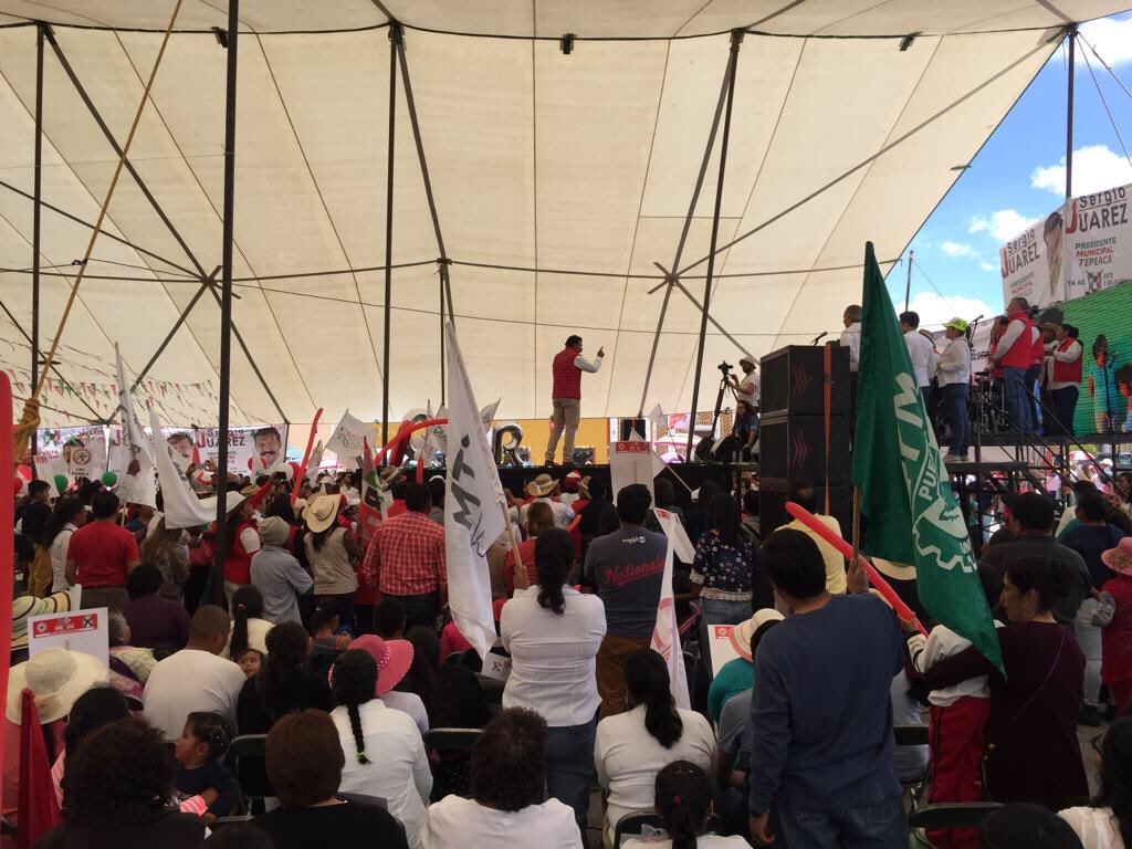 JuanCLastiri's tweet photo. Muchas familias de #Tepeaca están convencidas de las propuestas de @SergioJuarezMtz @EnriqueDogerG_  @H_AguilarV @Chalon_Ramos y el próximo 1 de julio se verá reflejado ¡VAMOS A GANAR! @PRIdePUEBLA @PRI_Nacional @JoseAMeadeK @JuarezCisneros https://t.co/zsXcz6jUqv