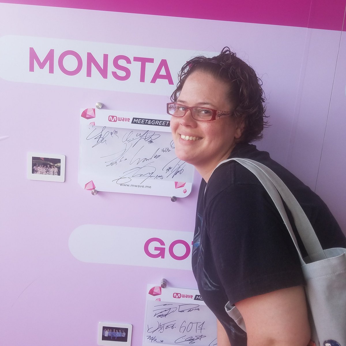 fig_noona's tweet photo. #KCON18NY #ComeToMWaveBooth https://t.co/w1elRJQKwz