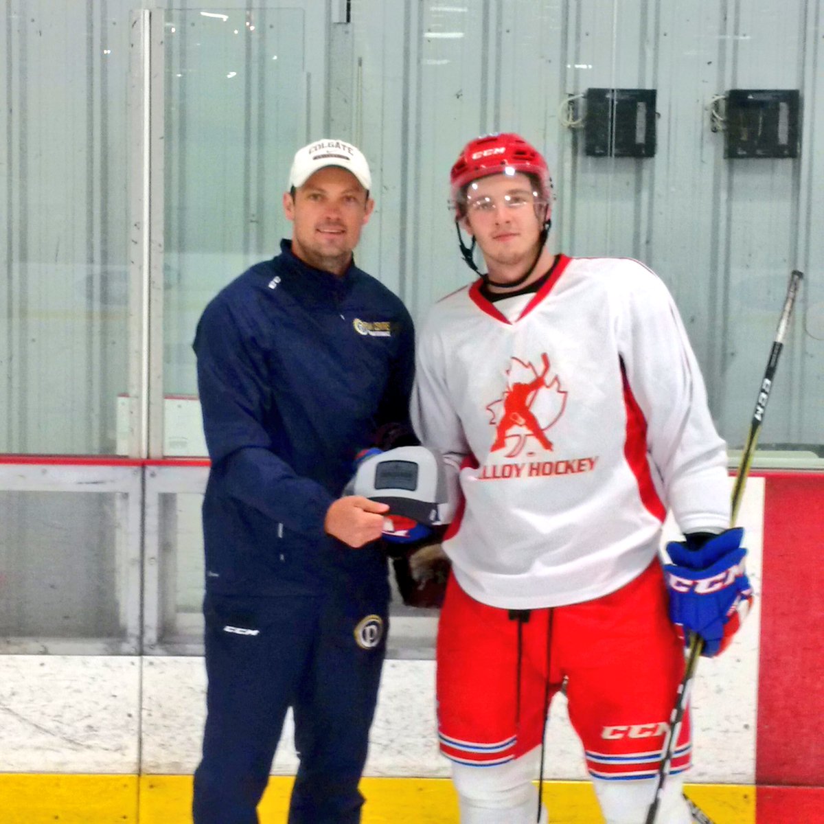 MalloyHockey's tweet photo. 2018 OHL/NCAA Elite Development Camp Week 4 -@GongshowGear Player of the Game goes to @OHLRangers Fwd Greg Meireles Scoring a hat trick leading Team White to the 9-7win! #playedfast https://t.co/iZIw1oJsDs