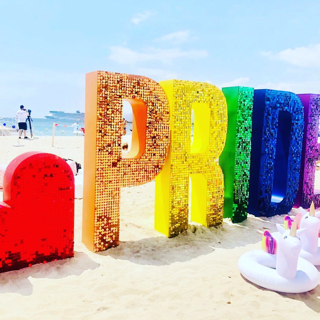 tiridolls's tweet photo. Happy Pride Toronto! ❤️💛💚💙💜💕
#lovewins #pride #pridemonth #loveislove #happypride #lgbt #toronto #nyc #miami #southbeach #brickell #onelove #beachlife #google #rainbow #love #celebrate #yes #hairstyles #hair #mua #fashionbloggers #beautybloggers #vancouver #montreal #slay https://t.co/fjKcL9qZ9h