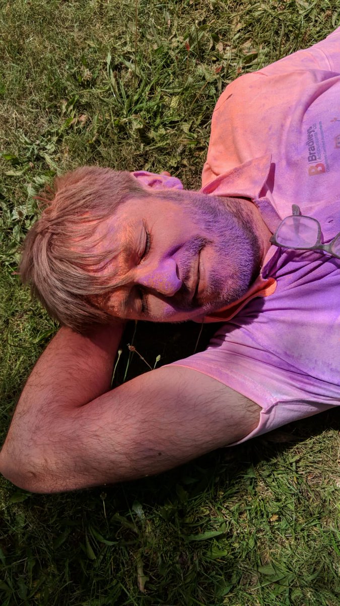 AlanMcCappin's tweet photo. @jemmafairhay Here I am looking a bit purple @DeneezWilton @sohlightphoto @AndreaBCCoach #ManDown #PurpleAccountant #ColourRun https://t.co/sLmuxYv2iM