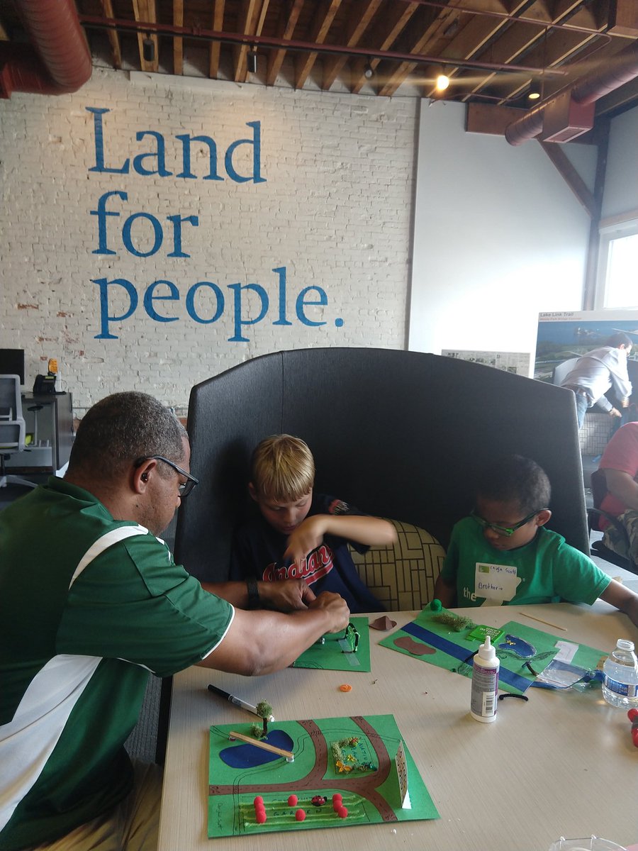 SiuScott's tweet photo. Using creativity to share ideas of what a park means to a us = engaged community #tpl #CommonGroundCLE #CG2018 #10MinWalk #parksforpeople https://t.co/2jyLNE0Aw5