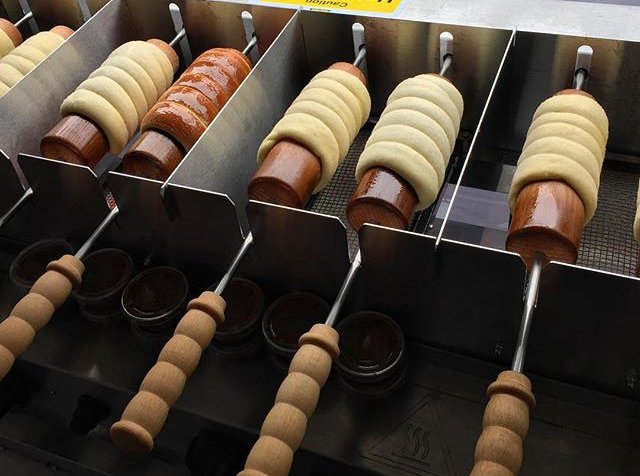 GRUBMCR's tweet photo. TRADER 5 IS @oldtownchimney! Hungarian chimney cakes baked right in front of your eyes! This is seriously one of the nicest desserts you're going to get in your gob at GRUB! https://t.co/XMwjE8CZU0