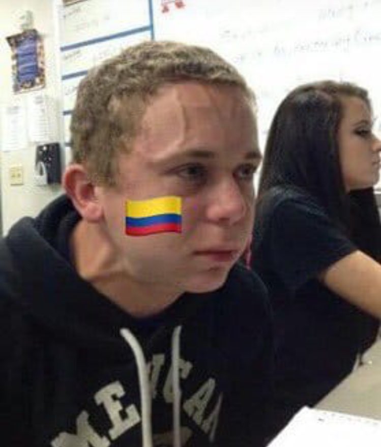 ShawnMendesCol's tweet photo. Inicio del partido// yo ahora 
#VamosMiSelección https://t.co/zdLmGJwKdB