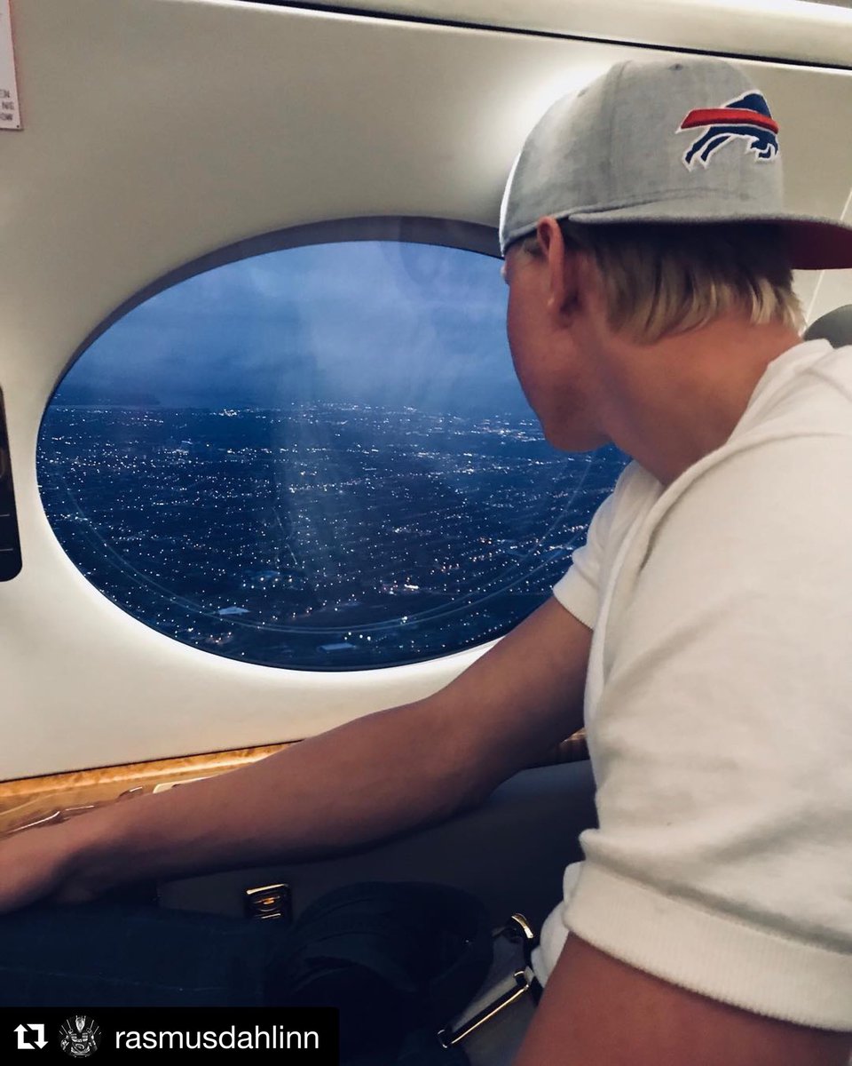 BuffaloSabres's tweet photo. Welcome to Buffalo, @rasmusdahlin00. https://t.co/BG35ZY55Iz