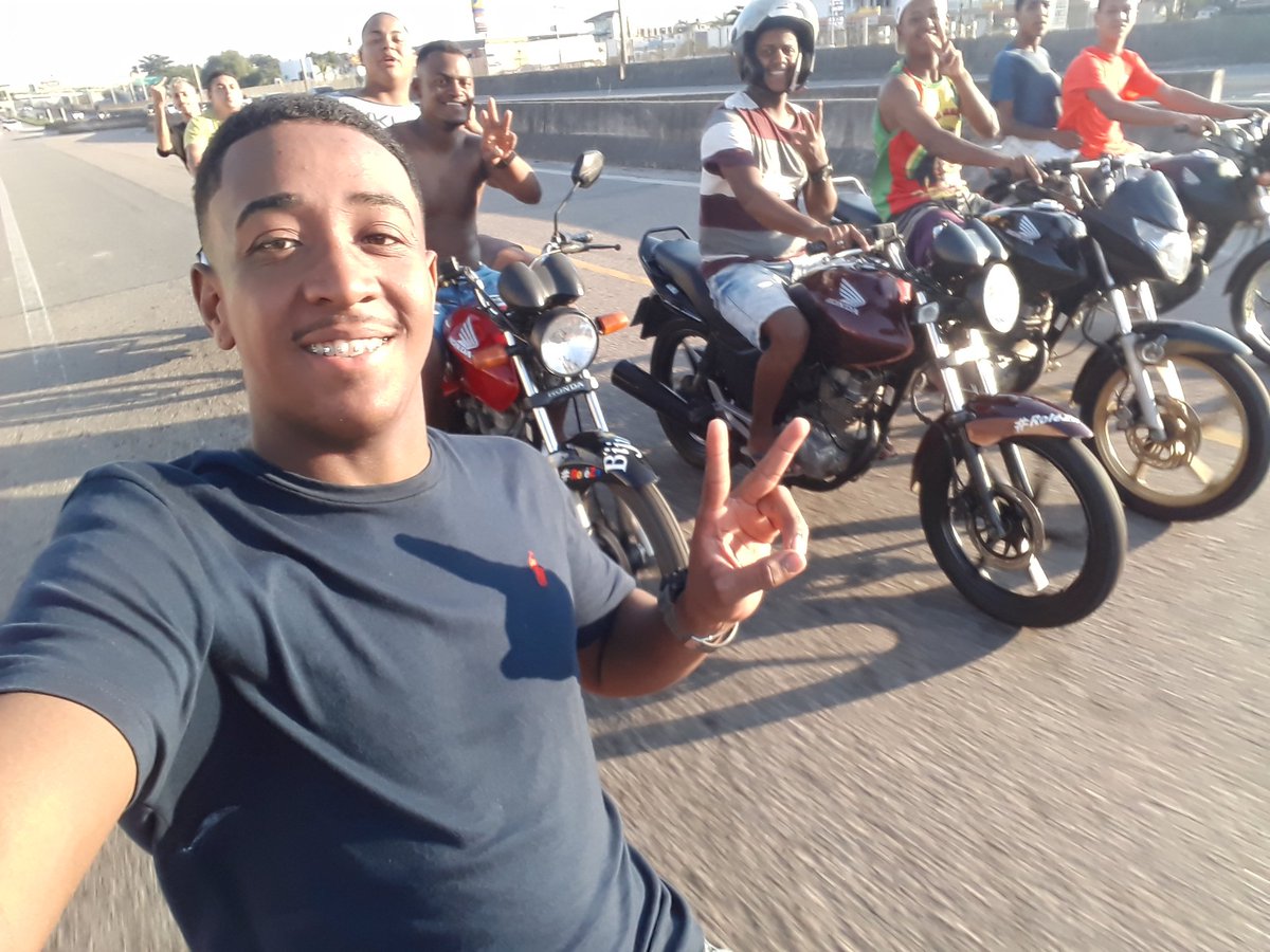Marlontremdasul's tweet photo. - Aquele role no pega do #VQQ ..
@bijuu22 @Julio41673453 @Bruninh53 @JulianoLeal21 @Izaqueferreir18 #Marlinho https://t.co/bUC88t9cdP