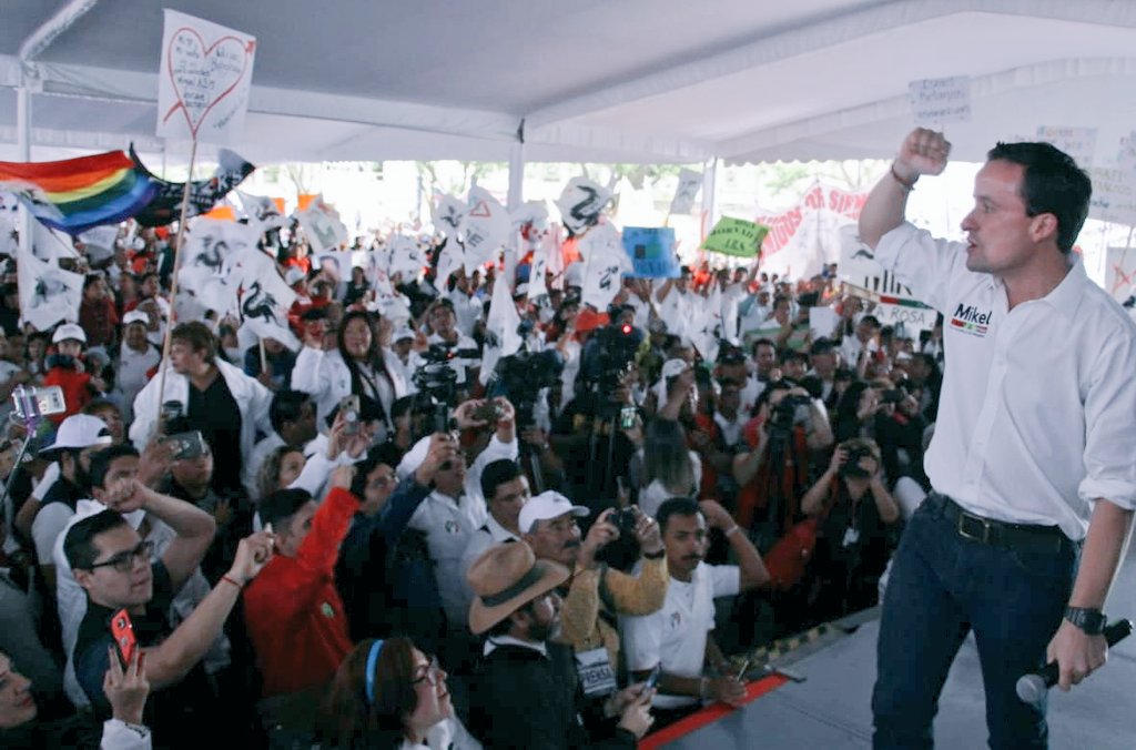 JoseEAlfaro's tweet photo. En #Cuajimalpa se respira el triunfo de l@s candidat@s del #PRI; porque con @AdrianRubalcava y @Migel_ange se ha hecho un gobierno de resultados. #VamosAGanar y @MikelArriolaP será Jefe de Gobierno. #FuerzaFuerzaFuerza #AlfaroCDMX https://t.co/Jrbma5o6Mm