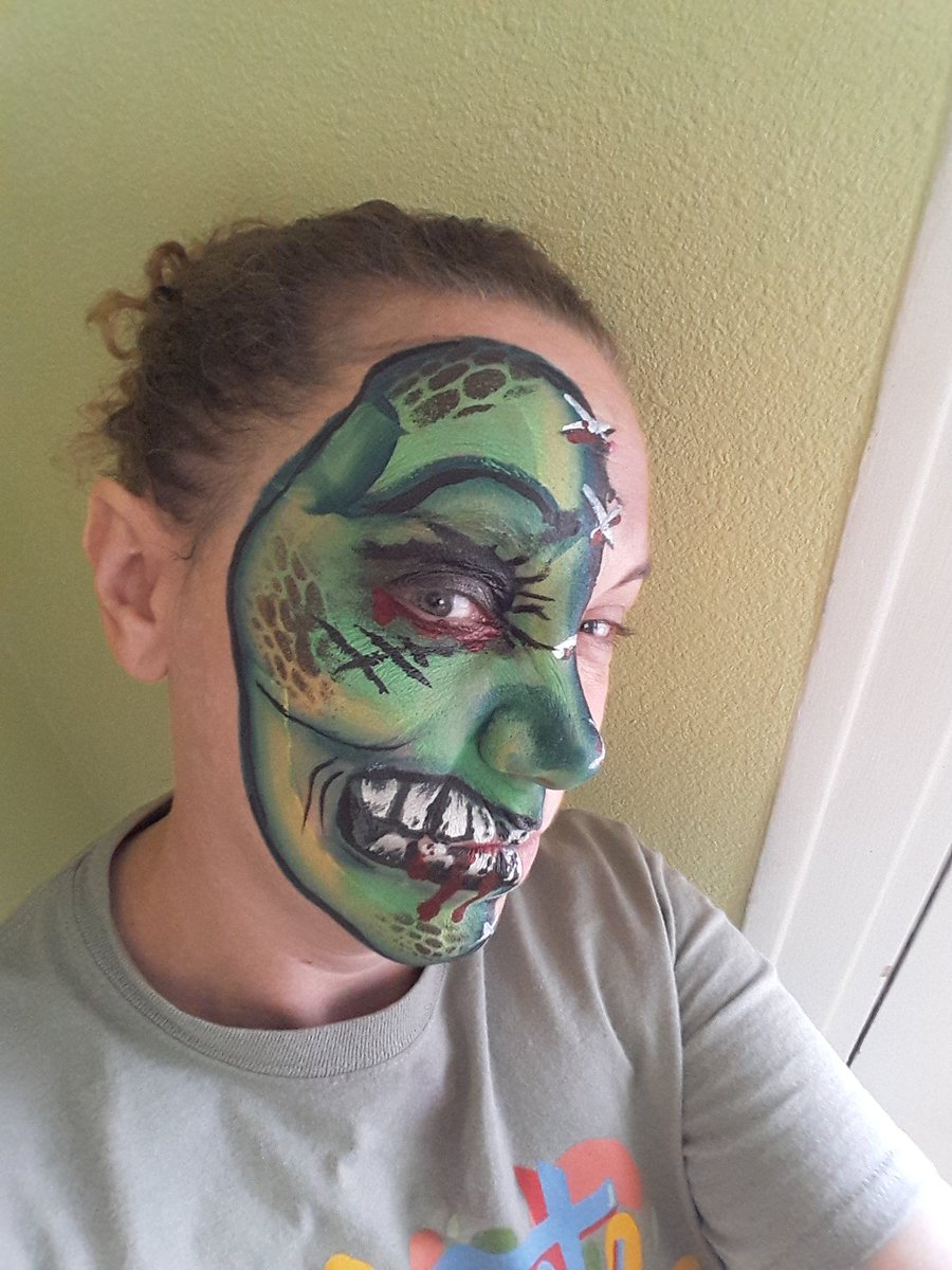 Frog_French's tweet photo. Got the facepaints out today! @farrahsmock #parkhillgreatness https://t.co/0U9o7cMnHG
