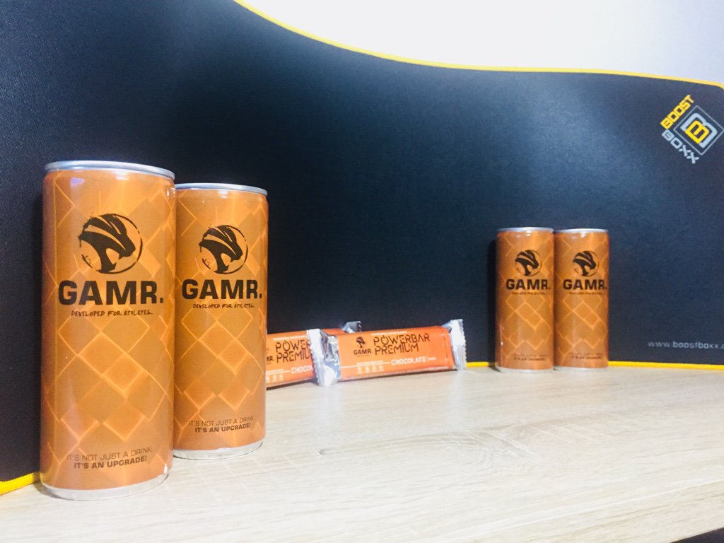 gamresport's tweet photo. Wir haben auf Facebook wieder ein tolles Gewinnspiel für euch gestartet.

Zu gewinnen gibt es: 
1 Gaming-Longpad von der Marke BoostBoxx
+ 4 Dosen des Premium GAMR. Energy Drinks
+ 2 Premium GAMR. Powerbar Riegel

https://t.co/is4q8EkcBB

#esport #GAMR #Gewinnspiel #energydrink https://t.co/bsDU8xdKOJ