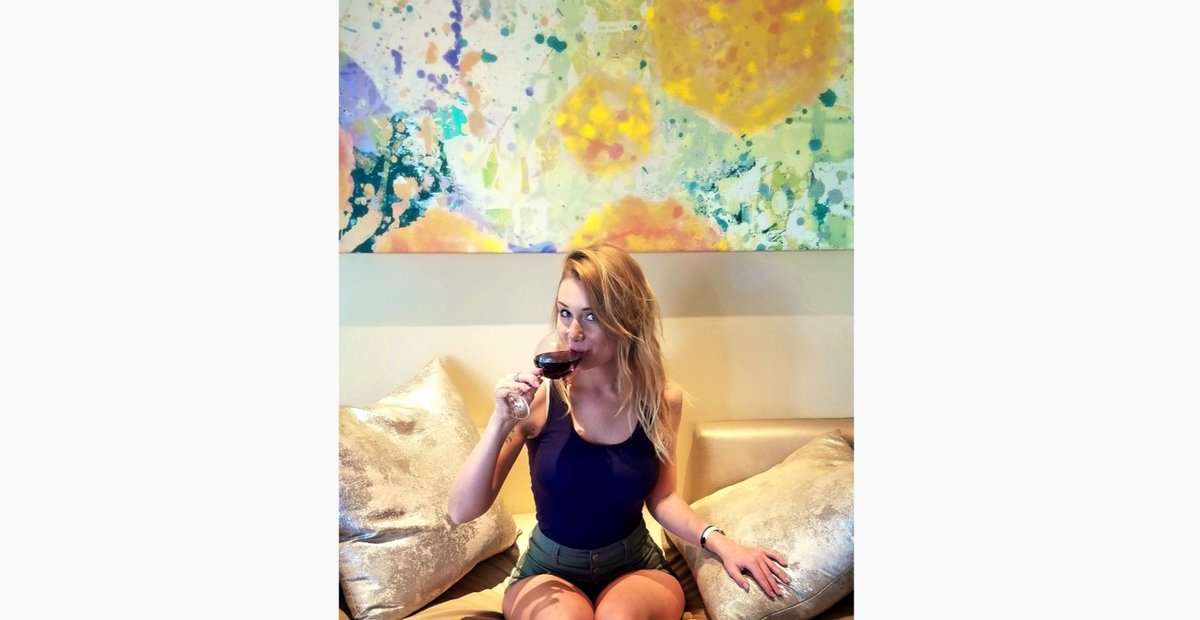 HadMerlot's tweet image. Not a fan of harsh #redwine? Well one great thing about the #merlot grape is that its skin is thin, meaning that less tannins are produced in the #winemaking process. Tannins are what gives #wine that bitter bite. So,  make merlot your new #bestfriend. 
Xoxo, Rach