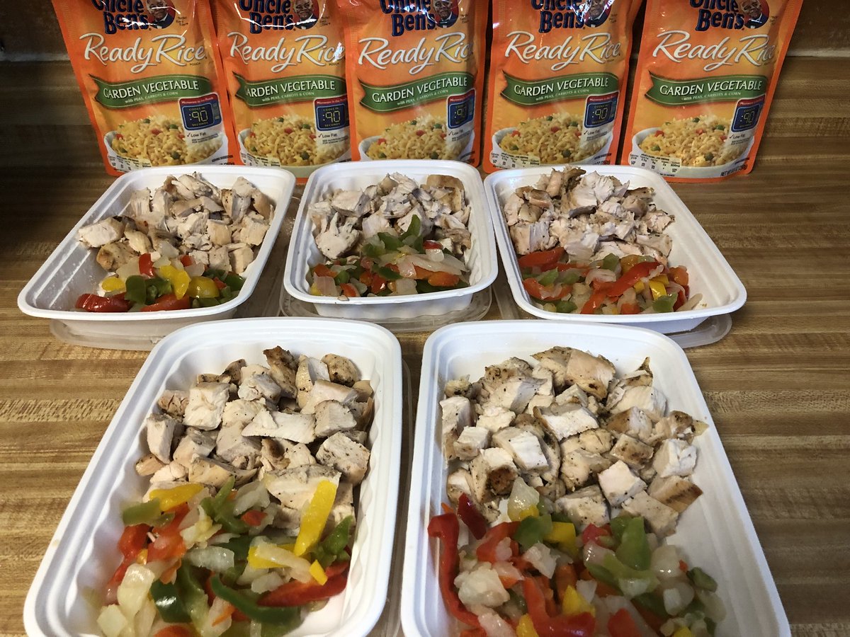 fishingchiver's tweet photo. Getting this #mealprep thing down. #buffalochickenwraps for #dinner #chicken #rice and #peppers for lunch. #getinmybelly https://t.co/3cuoPYwZk1