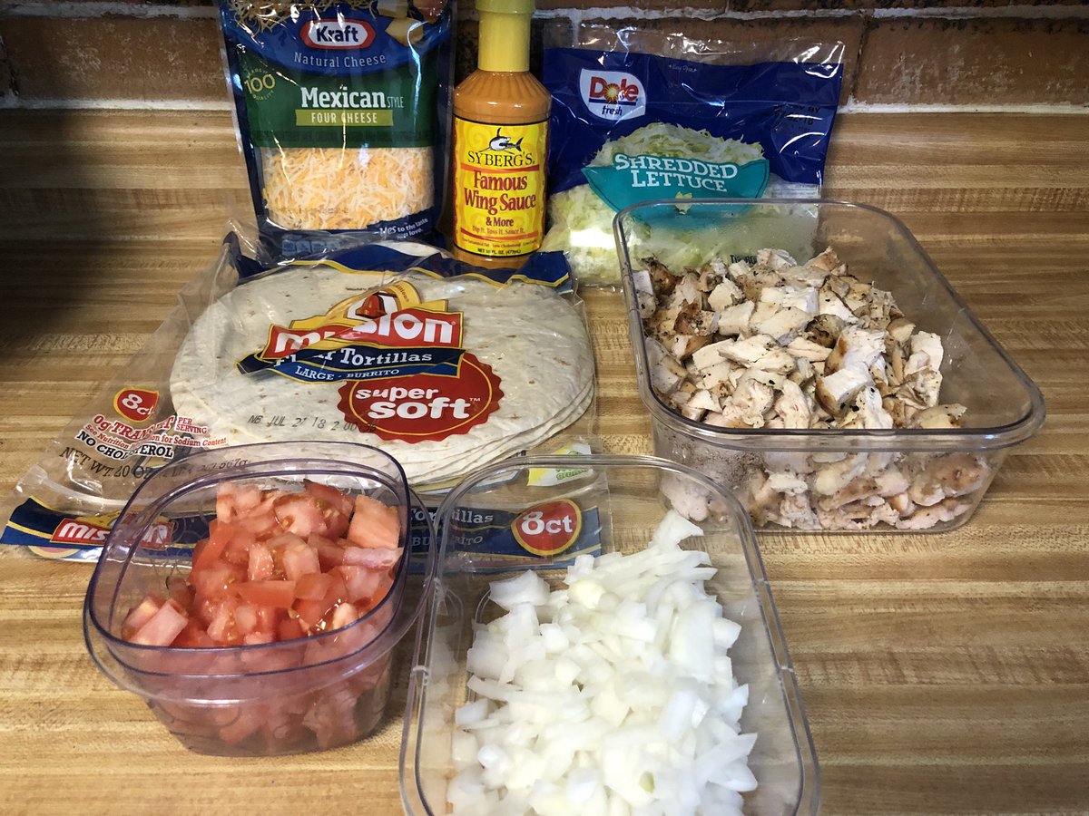 fishingchiver's tweet photo. Getting this #mealprep thing down. #buffalochickenwraps for #dinner #chicken #rice and #peppers for lunch. #getinmybelly https://t.co/3cuoPYwZk1