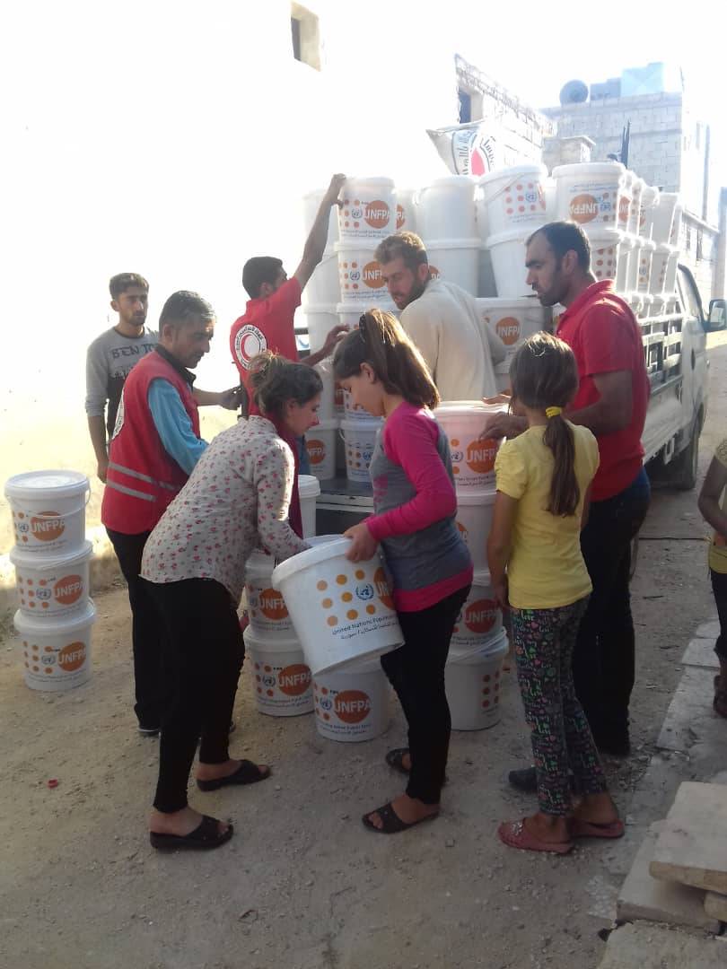 max_f_diana's tweet photo. Thanks to our partner @sarc_aleppo,
800 female #ProtectionKits were distributed yesterday in #TalRefaat reaching people displaced from #Afrin. Their needs remain large with their #resilience being tested beyond belief. #SyriaCrisis #Syria #LeaveNoOneBehind https://t.co/gnLNbzMWGa