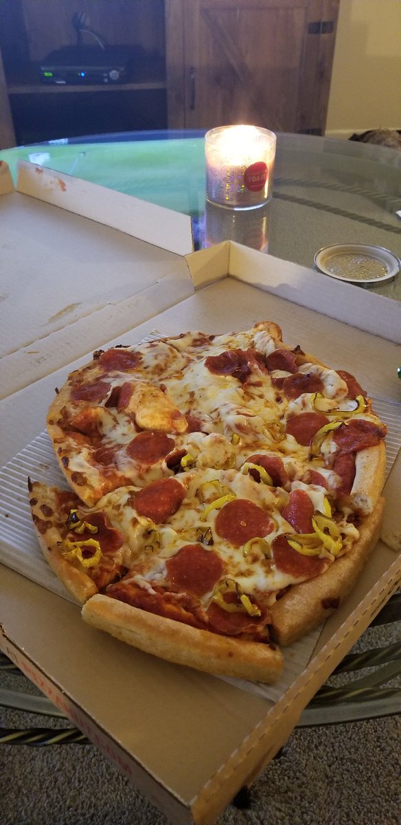 bholy21's tweet photo. @pizzahut way to deliver a great looking pizza #sarcasm #fail https://t.co/5b6beIg9OP